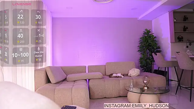 Snapshot of emily_huddson_ chatting on June 2026 09:09:01 PM emily huddson online show from June 2026 09:09:01 PM