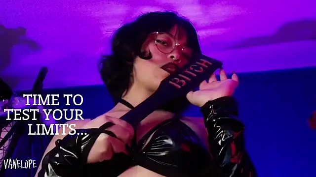 Snapshot of vanelope11 chatting on October 2025 06:14:02 PM vanelope11 online show from October 2025 06:14:02 PM