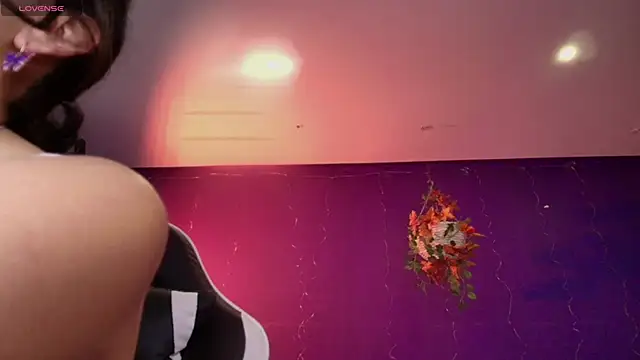 Snapshot of vanelope11 chatting on October 2025 06:54:02 PM vanelope11 online show from October 2025 06:54:02 PM