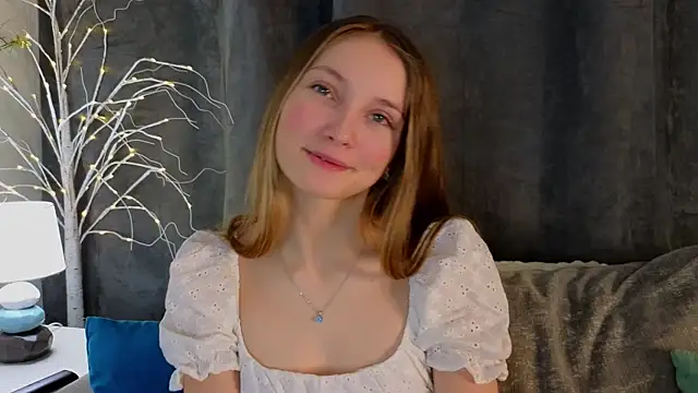 Snapshot of MonaEldon chatting on December 2024 01:17:01 AM MonaEldon online show from December 2024 01:17:01 AM