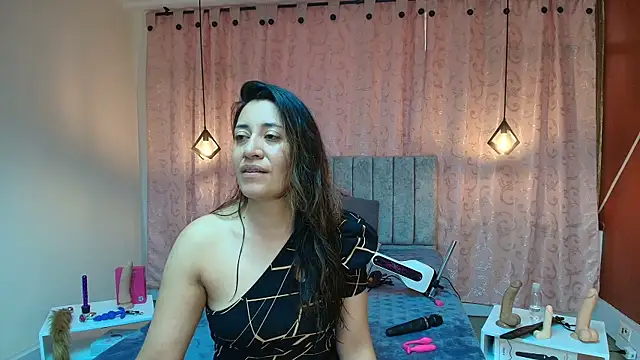 Snapshot of VioletaScott_ chatting on November 2025 01:45:02 PM VioletaScott online show from November 2025 01:45:02 PM