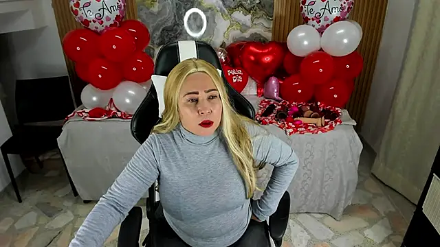 Snapshot of Danna_topless chatting on February 2025 12:06:02 PM Danna topless online show from February 2025 12:06:02 PM