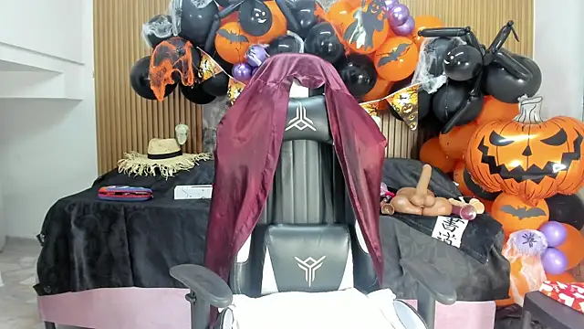 Snapshot of Danna_topless chatting on October 2025 12:02:02 PM Danna topless online show from October 2025 12:02:02 PM