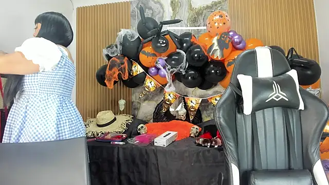 Snapshot of Danna_topless chatting on October 2025 12:06:02 PM Danna topless online show from October 2025 12:06:02 PM