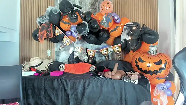 Snapshot of Danna_topless chatting on October 2025 12:06:01 PM Danna topless online show from October 2025 12:06:01 PM