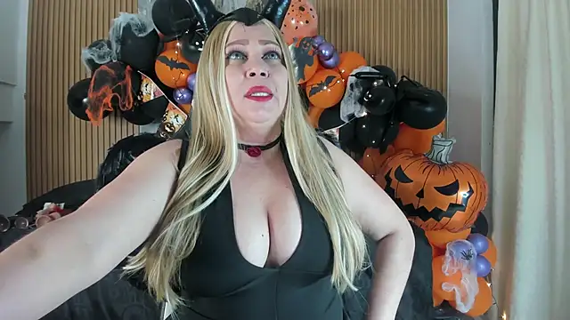 Snapshot of Danna_topless chatting on November 2025 12:07:02 PM Danna topless online show from November 2025 12:07:02 PM