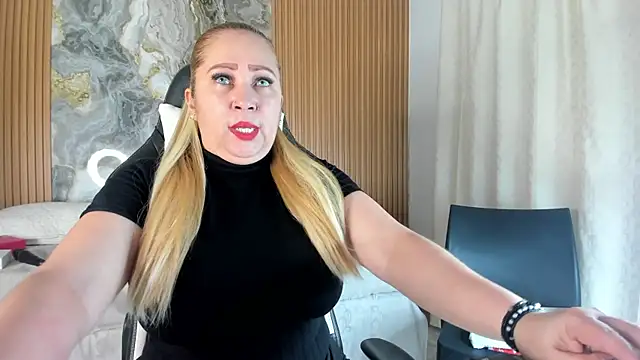 Snapshot of Danna_topless chatting on December 2025 12:03:02 PM Danna topless online show from December 2025 12:03:02 PM