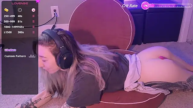 Snapshot of lovelylucyy chatting on December 2024 07:32:02 PM lovelylucyy online show from December 2024 07:32:02 PM