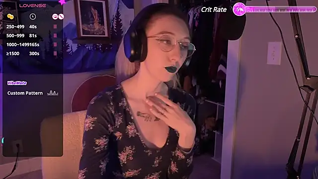 Snapshot of lovelylucyy chatting on January 2025 01:58:01 AM lovelylucyy online show from January 2025 01:58:01 AM