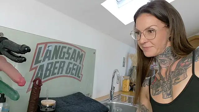 Snapshot of BrownieyQueen chatting on September 2025 07:52:02 AM BrownieyQueen online show from September 2025 07:52:02 AM