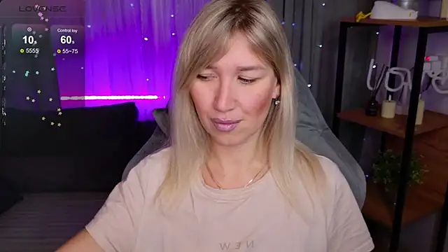 MilaBott online show from November 2025 08:30:02 PM