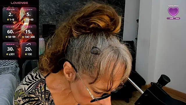 Snapshot of Bella_Evans_ chatting on November 2025 06:59:02 PM Bella Evans online show from November 2025 06:59:02 PM