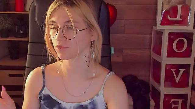 Moon13152 online show from March 2025 05:33:02 AM