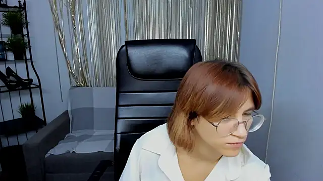 Moon13152 online show from October 2025 09:50:01 PM