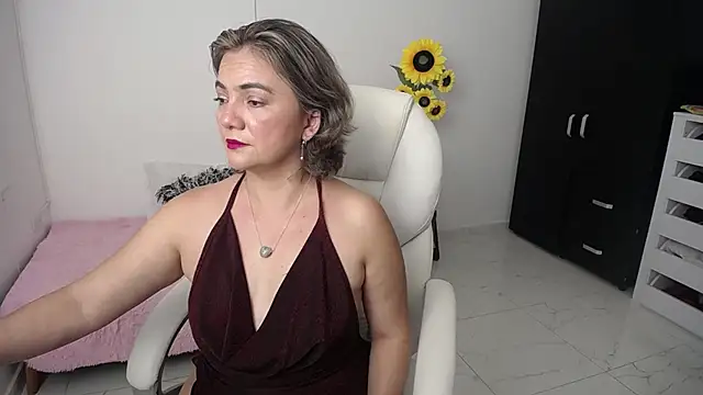 Chiraz hasnaa online show from January 2025 08:26:01 PM