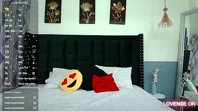 Snapshot of Beautifulskinny18 chatting on January 2025 07:53:01 PM Beautifulskinny18 online show from January 2025 07:53:01 PM