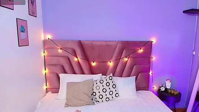 Snapshot of Beautifulskinny18 chatting on February 2025 06:55:01 PM Beautifulskinny18 online show from February 2025 06:55:01 PM