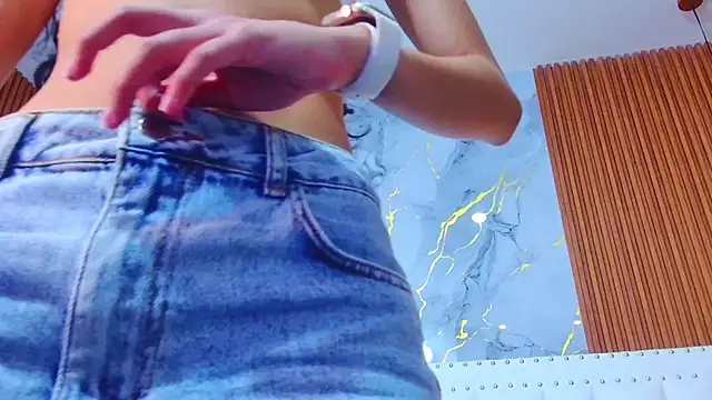 Snapshot of Beautifulskinny18 chatting on March 2025 07:56:01 PM Beautifulskinny18 online show from March 2025 07:56:01 PM