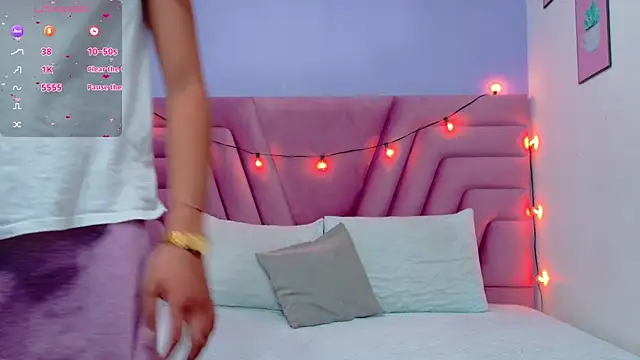 Snapshot of Beautifulskinny18 chatting on September 2025 08:19:01 PM Beautifulskinny18 online show from September 2025 08:19:01 PM