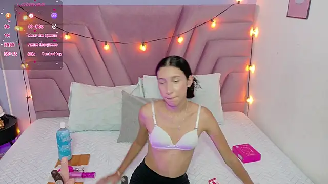 Snapshot of Beautifulskinny18 chatting on September 2025 08:08:02 PM Beautifulskinny18 online show from September 2025 08:08:02 PM