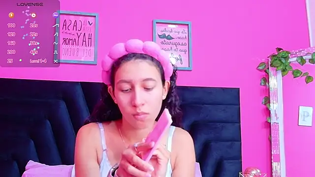 Snapshot of Beautifulskinny18 chatting on September 2025 07:41:02 PM Beautifulskinny18 online show from September 2025 07:41:02 PM