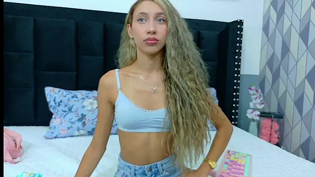 Beautifulskinny18 online show from April 2026 04:54:01 PM