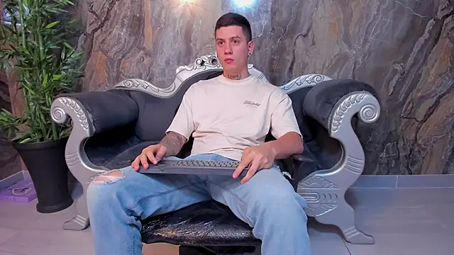 Yeiko Romero  online show from February 2025 11:37:02 PM