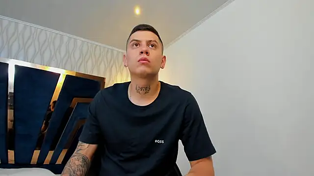 Yeiko Romero  online show from March 2025 01:49:02 PM