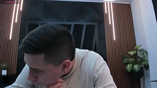 Yeiko Romero  online show from March 2025 05:18:02 PM