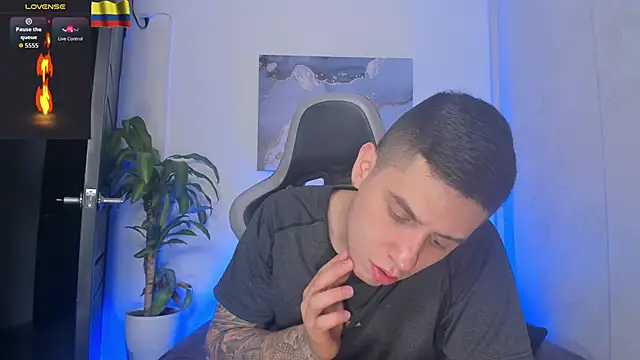 Yeiko Romero  online show from November 2025 08:29:01 PM