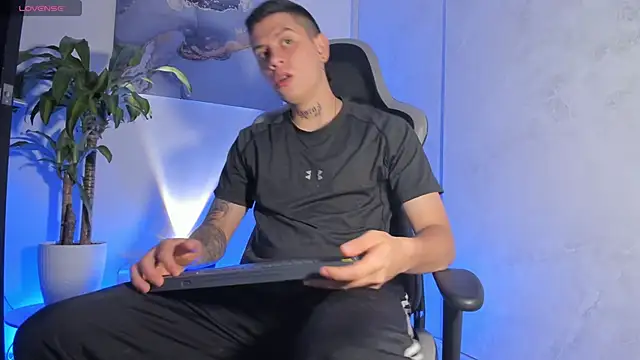 Yeiko Romero  online show from December 2025 05:10:02 PM