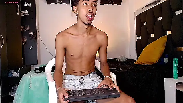 Snapshot of RyanRizzo chatting on December 2024 09:25:02 PM RyanRizzo online show from December 2024 09:25:02 PM