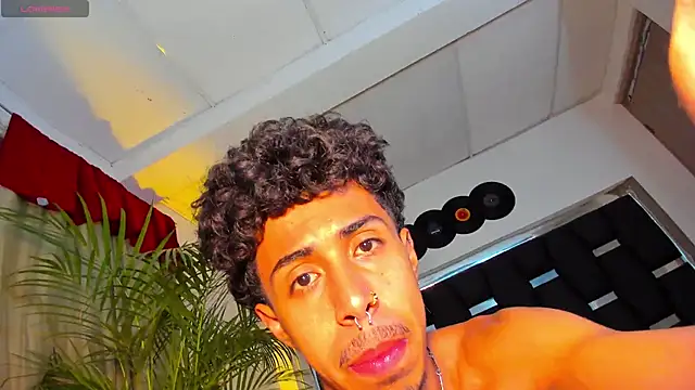 Snapshot of RyanRizzo chatting on March 2025 09:28:01 AM RyanRizzo online show from March 2025 09:28:01 AM