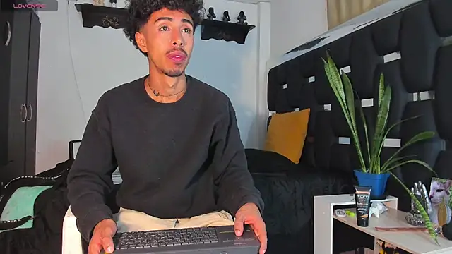 Snapshot of RyanRizzo chatting on March 2025 05:52:02 AM RyanRizzo online show from March 2025 05:52:02 AM