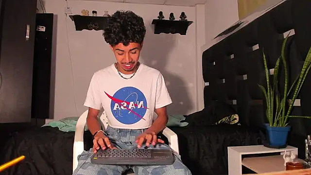 Snapshot of RyanRizzo chatting on March 2025 12:15:02 AM RyanRizzo online show from March 2025 12:15:02 AM