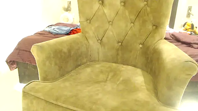 Snapshot of chhui_mui chatting on December 2024 12:18:01 AM chhui mui online show from December 2024 12:18:01 AM