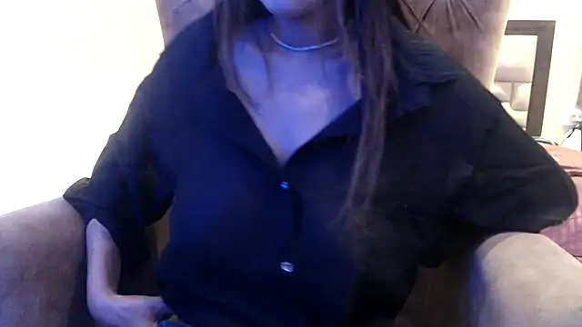 Snapshot of chhui_mui chatting on February 2025 07:02:01 PM chhui mui online show from February 2025 07:02:01 PM