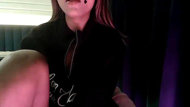 Snapshot of chhui_mui chatting on February 2026 05:38:01 PM chhui mui online show from February 2026 05:38:01 PM