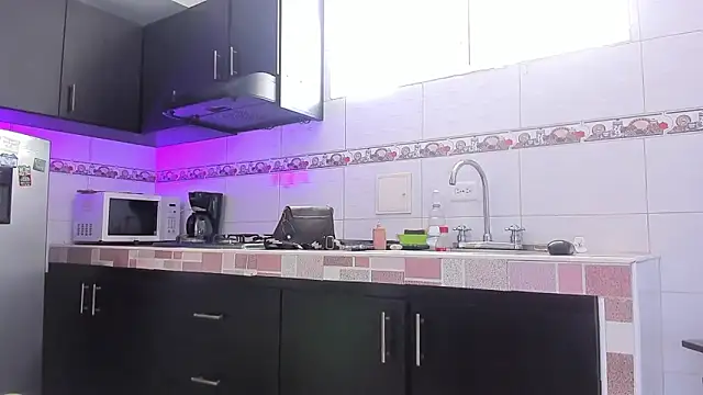 Snapshot of Emma-evans chatting on November 2025 02:17:01 PM Emma-evans online show from November 2025 02:17:01 PM