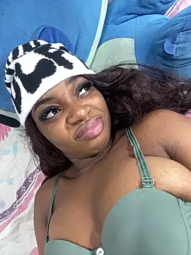 Snapshot of FallonsSweet chatting on June 2026 12:04:01 AM FallonsSweet online show from June 2026 12:04:01 AM