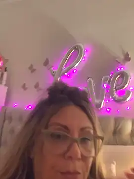 lolavalecuatro online show from February 2025 03:23:02 AM