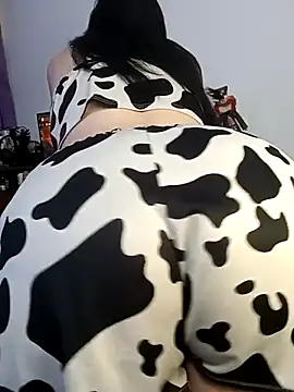 Snapshot of l1la_Rav3n chatting on January 2025 01:38:02 AM l1la Rav3n online show from January 2025 01:38:02 AM