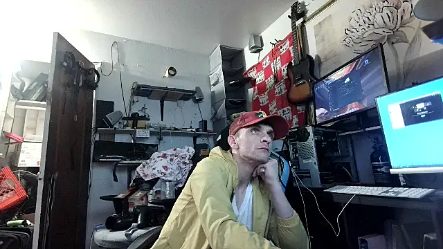 Snapshot of deadpi chatting on December 2024 01:39:02 PM deadpi online show from December 2024 01:39:02 PM