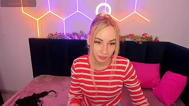 Snapshot of Diana_Garrett chatting on December 2024 01:47:01 AM Diana Garrett online show from December 2024 01:47:01 AM