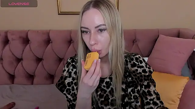 Snapshot of Diana_Garrett chatting on February 2025 01:46:02 AM Diana Garrett online show from February 2025 01:46:02 AM