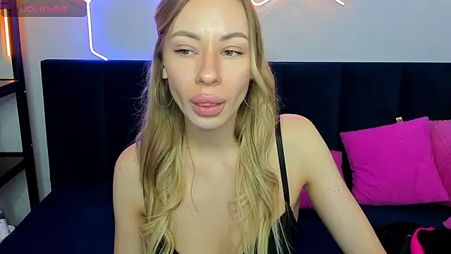 Snapshot of Diana_Garrett chatting on October 2025 01:37:02 AM Diana Garrett online show from October 2025 01:37:02 AM