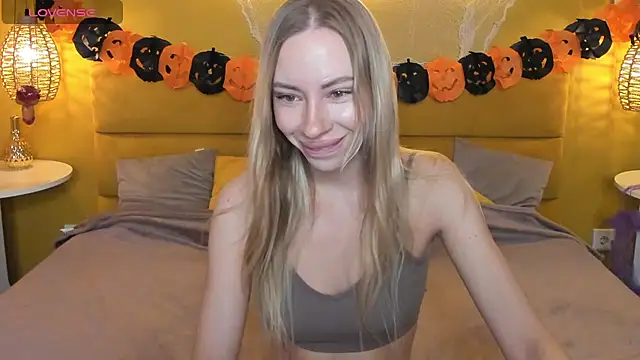 Snapshot of Diana_Garrett chatting on October 2025 01:28:01 AM Diana Garrett online show from October 2025 01:28:01 AM