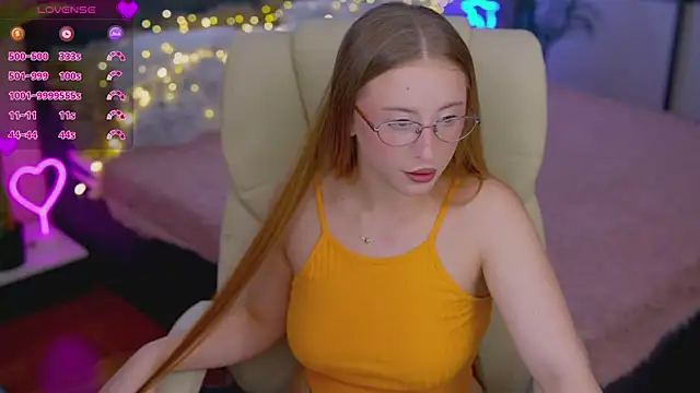 Snapshot of SilverrMoon chatting on November 2025 08:32:01 PM SilverrMoon online show from November 2025 08:32:01 PM