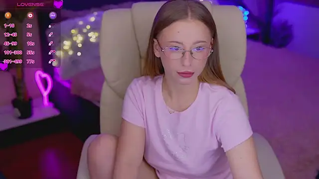 Snapshot of SilverrMoon chatting on November 2025 10:26:02 AM SilverrMoon online show from November 2025 10:26:02 AM