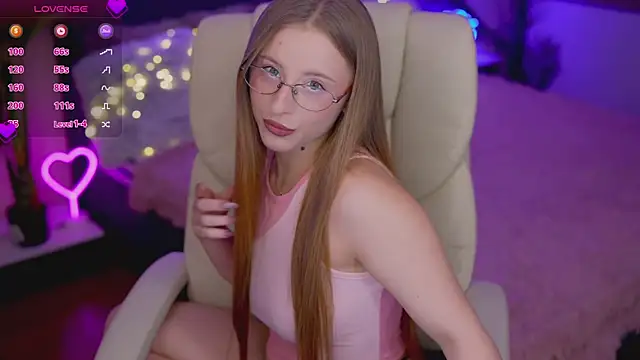 Snapshot of SilverrMoon chatting on November 2025 07:13:01 PM SilverrMoon online show from November 2025 07:13:01 PM